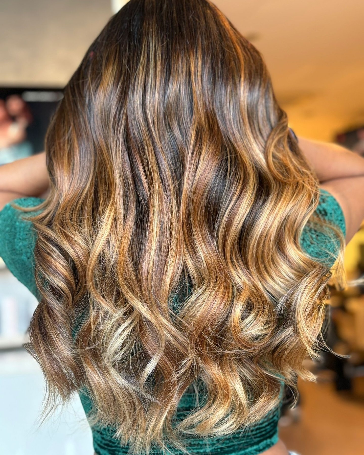 Warm, golden dimensional waves with soft curls.
